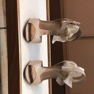 Ladies sandal, ankle strap, very soft leather